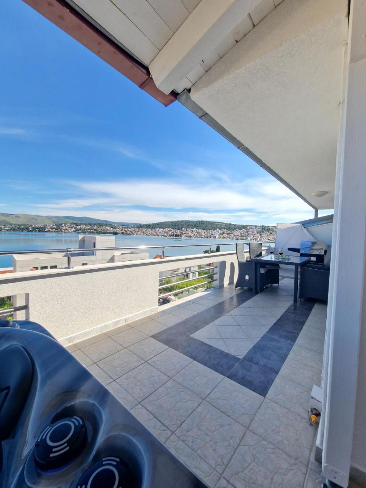 Luxury Apartments Silva With Sea View Okrug Gornji Exterior photo